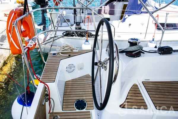 Sun Odyssey 410 - Yacht Charter Sailica