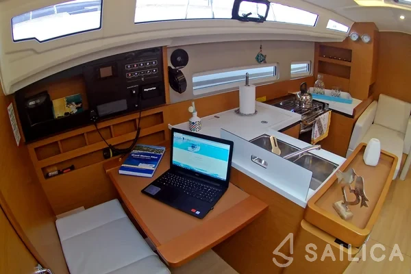 Sun Odyssey 410 - Yacht Charter Sailica