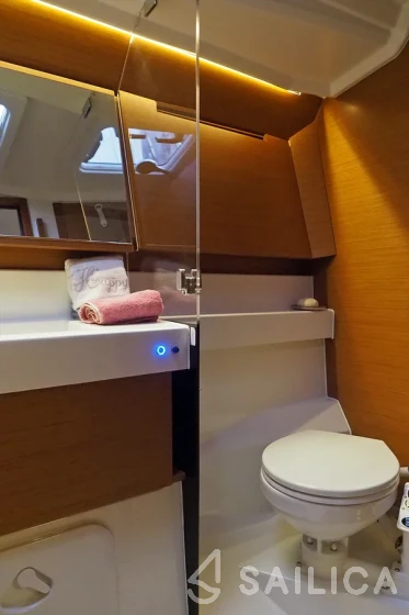 Sun Odyssey 410 - Yacht Charter Sailica