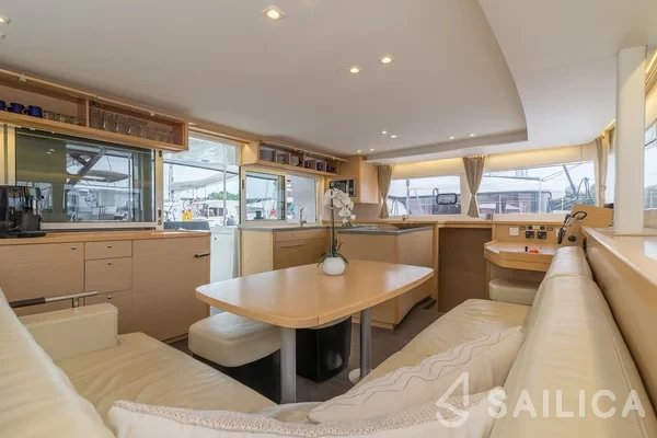 Lagoon 450 S - 4 + 2 cab. - Yacht Charter Sailica