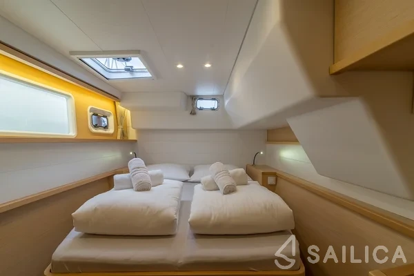 Lagoon 450 S - 4 + 2 cab. - Yacht Charter Sailica