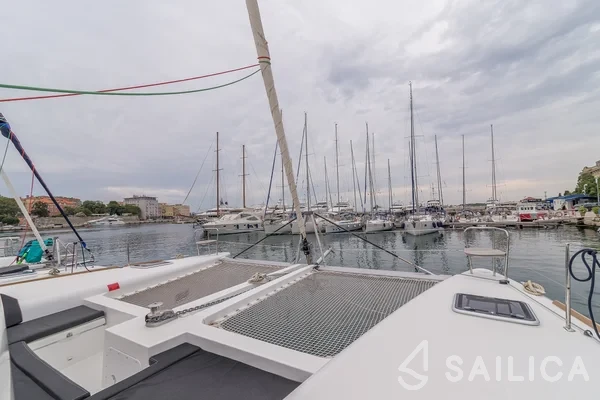 Lagoon 450 S - 4 + 2 cab. - Yacht Charter Sailica