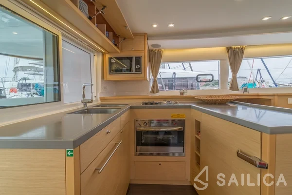 Lagoon 450 S - 4 + 2 cab. - Yacht Charter Sailica