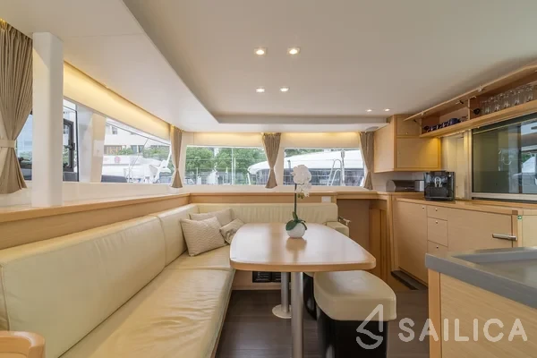 Lagoon 450 S - 4 + 2 cab. - Yacht Charter Sailica