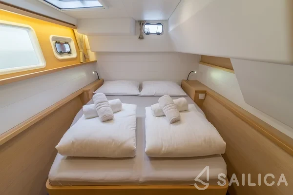 Lagoon 450 S - 4 + 2 cab. - Yacht Charter Sailica