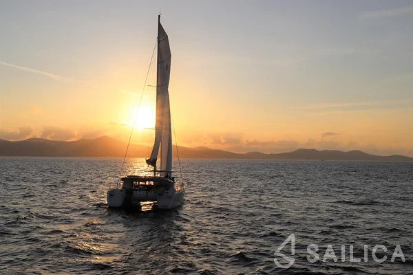 Lagoon 450 S - 4 + 2 cab. - Yacht Charter Sailica