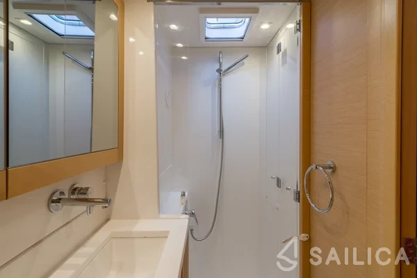 Lagoon 450 S - 4 + 2 cab. - Yacht Charter Sailica