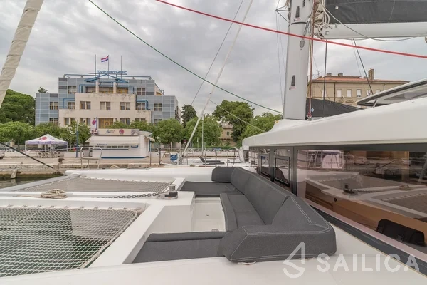 Lagoon 450 S - 4 + 2 cab. - Yacht Charter Sailica