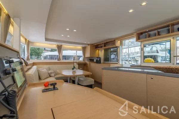 Lagoon 450 S - 4 + 2 cab. - Yacht Charter Sailica