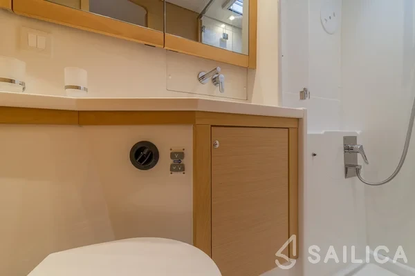 Lagoon 450 S - 4 + 2 cab. - Yacht Charter Sailica