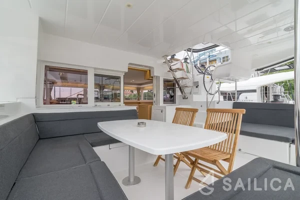 Lagoon 450 S - 4 + 2 cab. - Yacht Charter Sailica