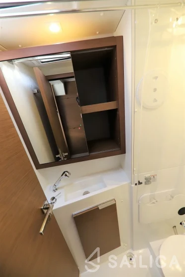 Lagoon 40 - Yacht Charter Sailica