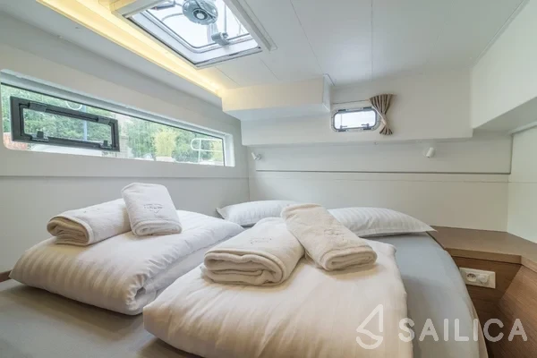 Lagoon 40 - Yacht Charter Sailica