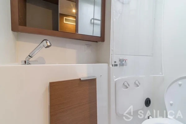 Lagoon 40 - Yacht Charter Sailica