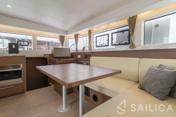 Lagoon 40 - Yacht Charter Sailica