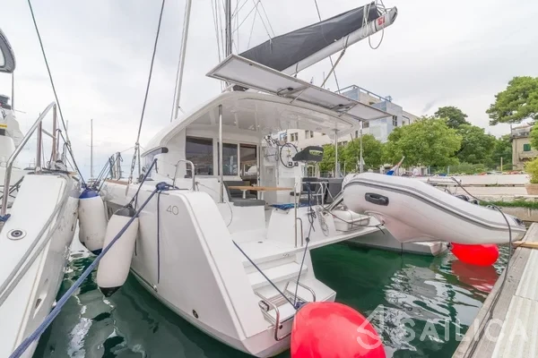 Lagoon 40 - Yacht Charter Sailica