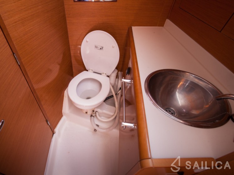 Sun Odyssey 439 - Yacht Charter Sailica