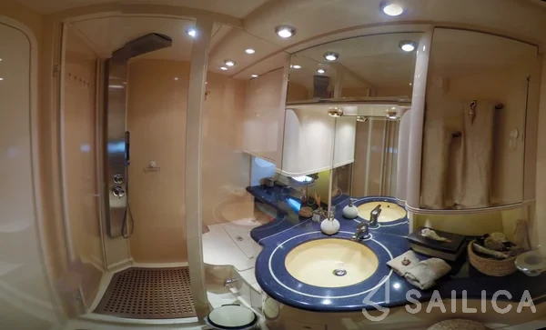 Azimut 58 - Yacht Charter Sailica