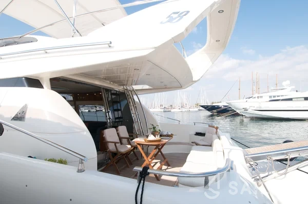 Azimut 58 - Yacht Charter Sailica