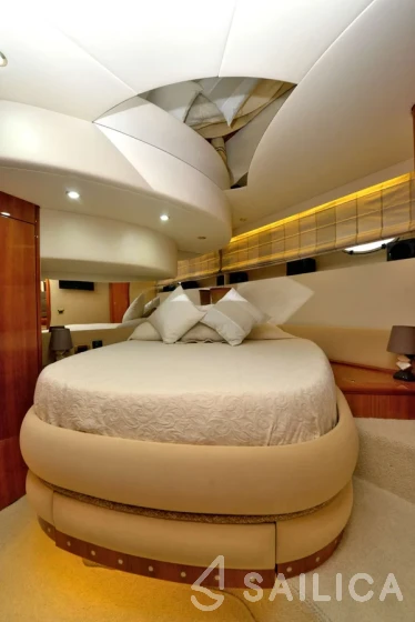 Azimut 58 - Yacht Charter Sailica
