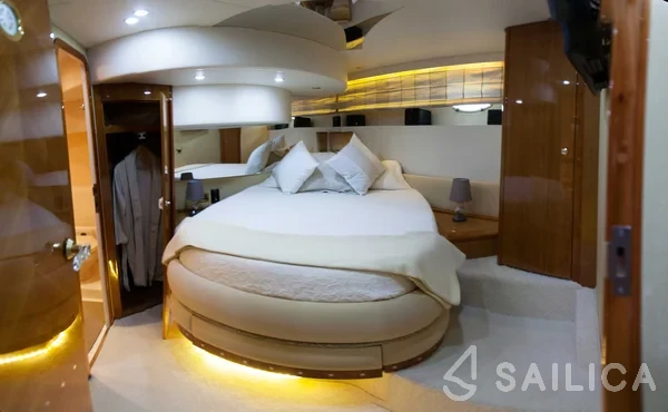Azimut 58 - Yacht Charter Sailica