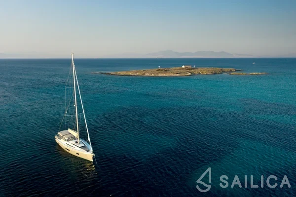 Oceanis 51.1 - Yacht Charter Sailica