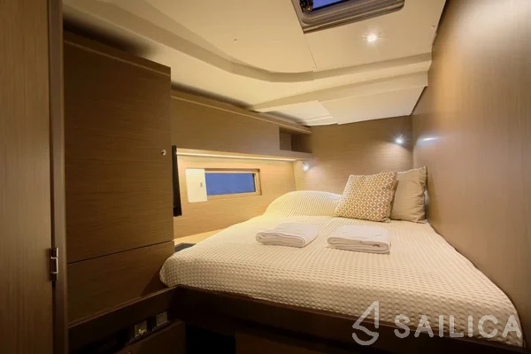 Oceanis 51.1 - Yacht Charter Sailica