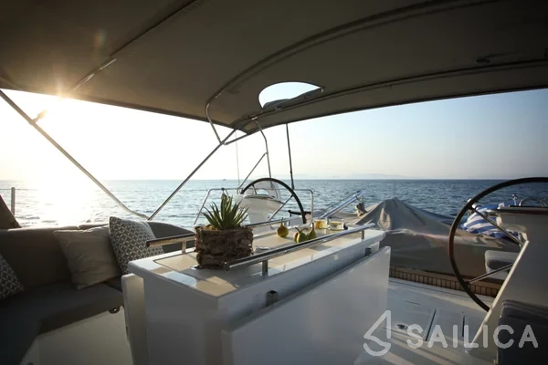 Oceanis 51.1 - Yacht Charter Sailica