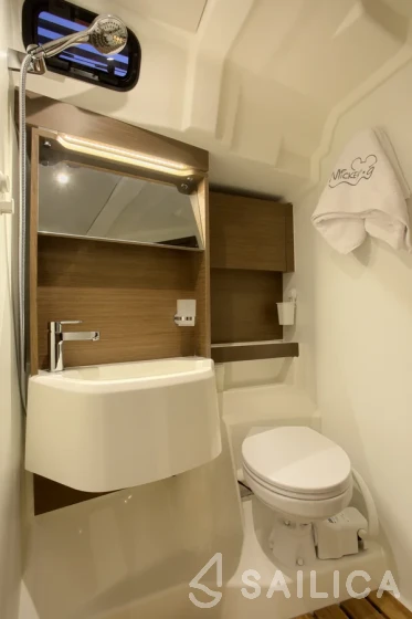 Oceanis 51.1 - Yacht Charter Sailica
