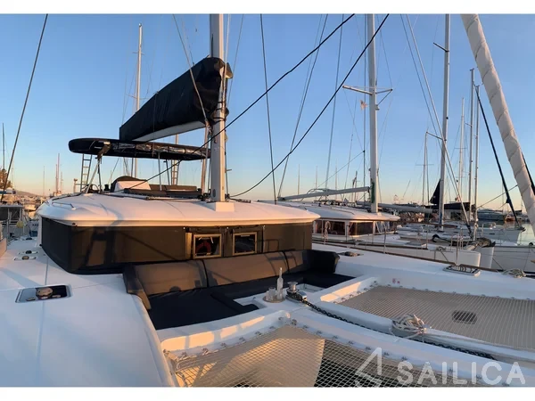 Lagoon 450  Flybridge - Yacht Charter Sailica