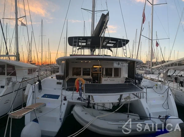 Lagoon 450  Flybridge - Yacht Charter Sailica