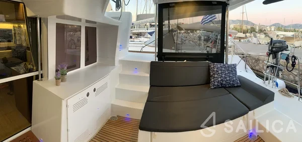 Lagoon 450  Flybridge - Yacht Charter Sailica