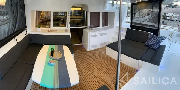 Lagoon 450  Flybridge - Yacht Charter Sailica
