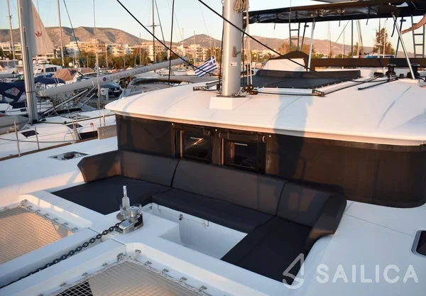 Lagoon 450  Flybridge - Yacht Charter Sailica
