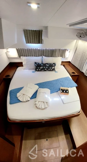 Lagoon 450  Flybridge - Yacht Charter Sailica