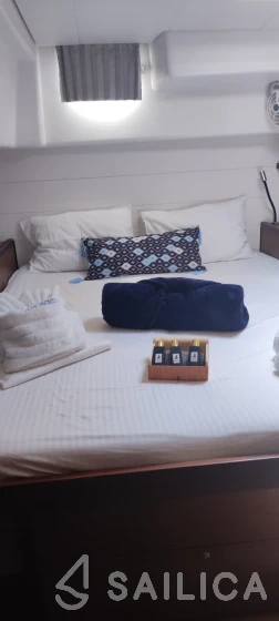 Lagoon 450  Flybridge - Yacht Charter Sailica