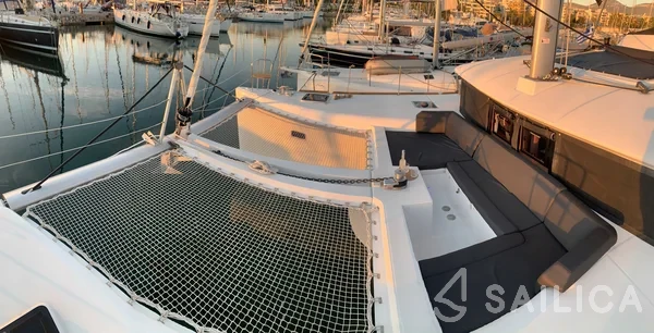 Lagoon 450  Flybridge - Yacht Charter Sailica