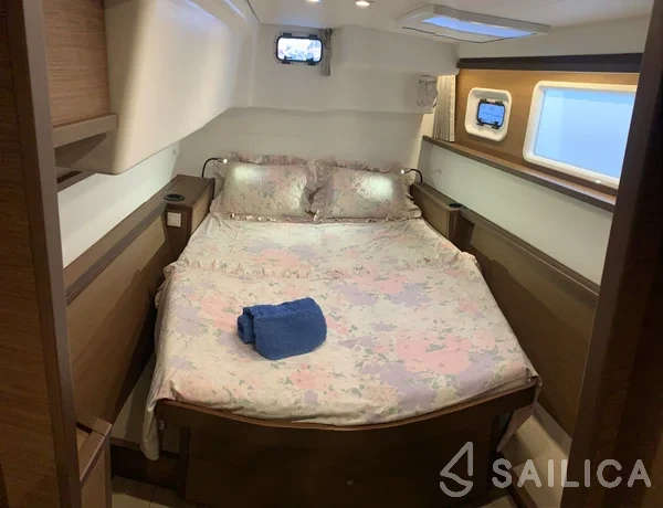 Lagoon 450  Flybridge - Yacht Charter Sailica