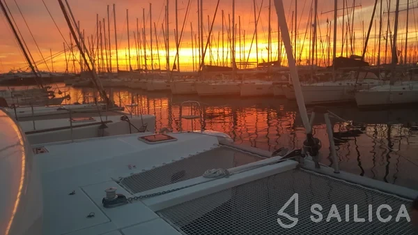 Lagoon 42 - Yacht Charter Sailica
