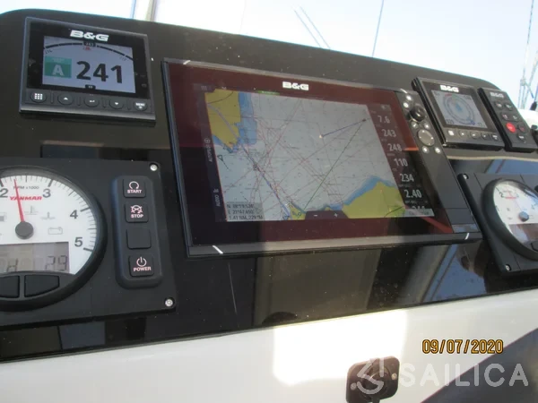 Lagoon 42 - Yacht Charter Sailica