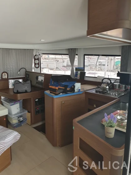 Lagoon 42 - Yacht Charter Sailica