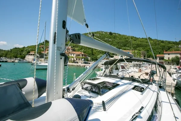 Bavaria 37 Cruiser - Yacht Charter Sailica