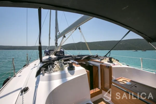 Bavaria 37 Cruiser - Yacht Charter Sailica