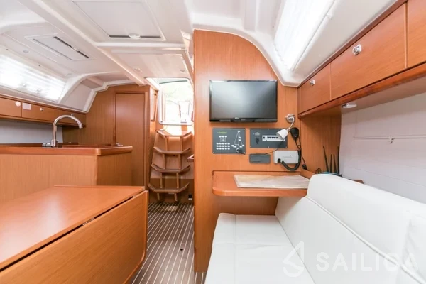Bavaria 37 Cruiser - Yacht Charter Sailica