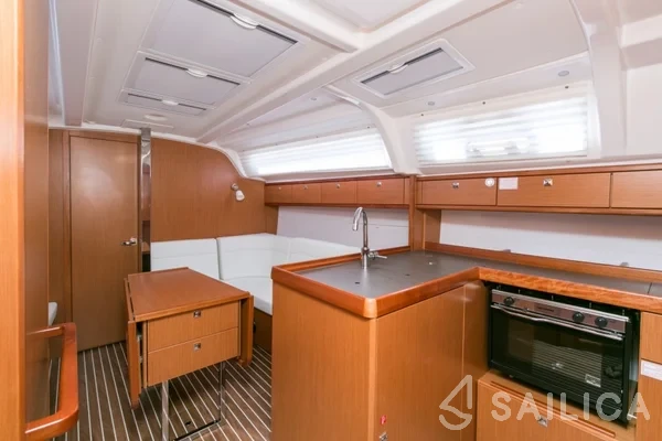 Bavaria 37 Cruiser - Yacht Charter Sailica