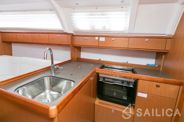 Bavaria 37 Cruiser - Yacht Charter Sailica