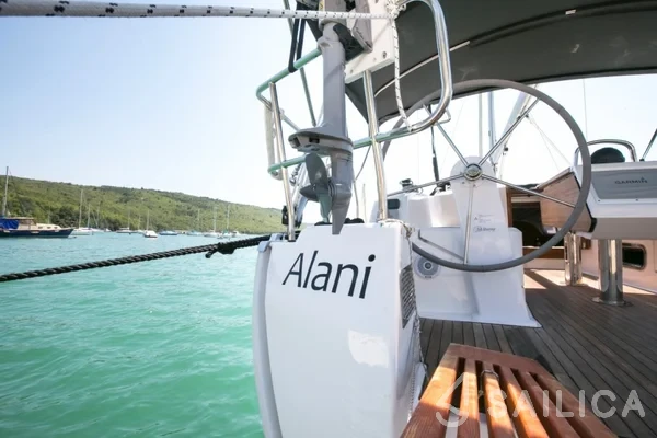 Bavaria 37 Cruiser - Yacht Charter Sailica