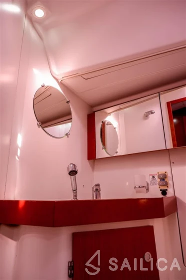 Oceanis 50 - Yacht Charter Sailica