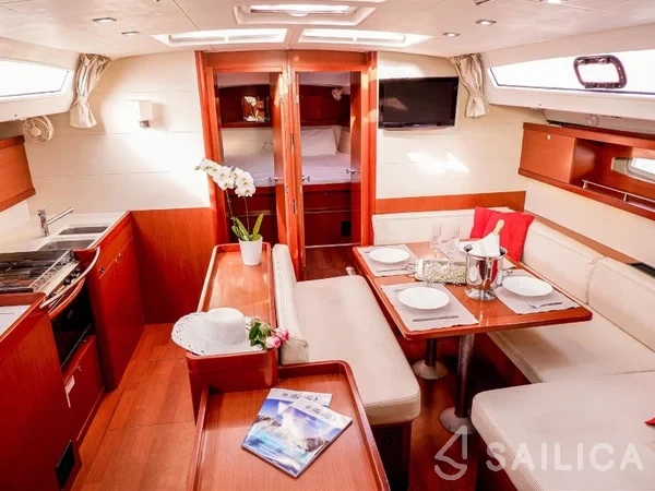 Oceanis 50 - Yacht Charter Sailica