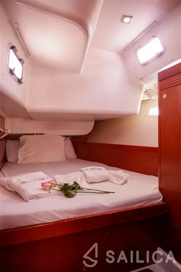 Oceanis 50 - Yacht Charter Sailica